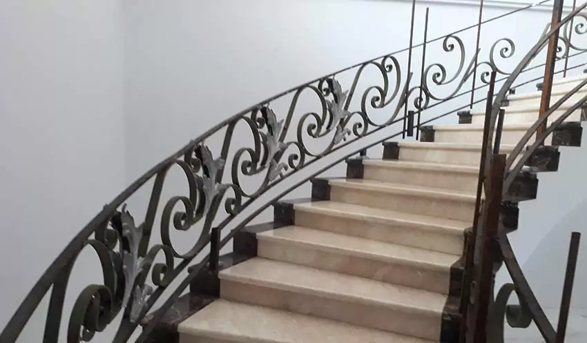 Tangga Railing Besi Ulir